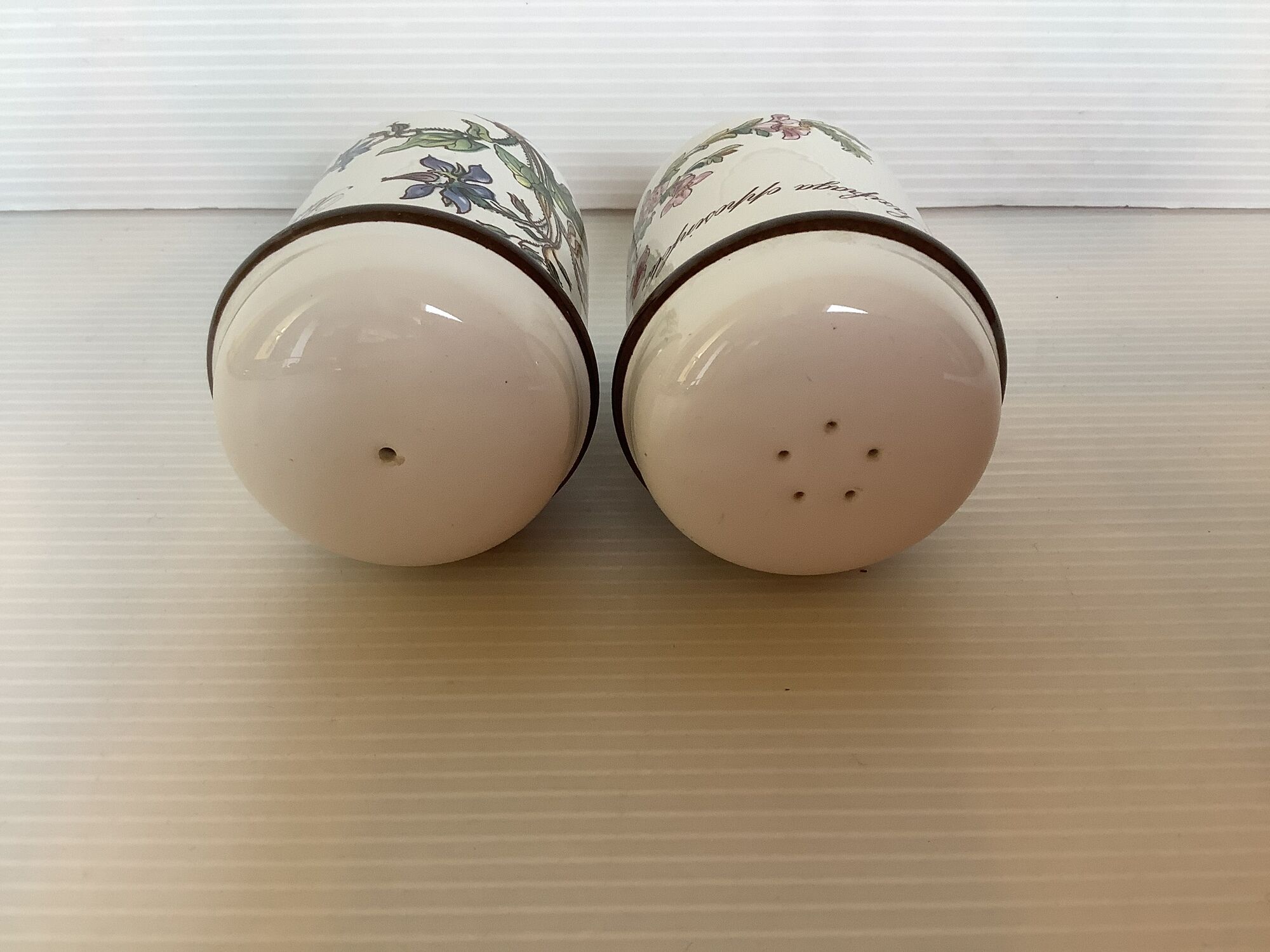 Salt and pepper shaker salt and pepper botanica villeroy and boch
