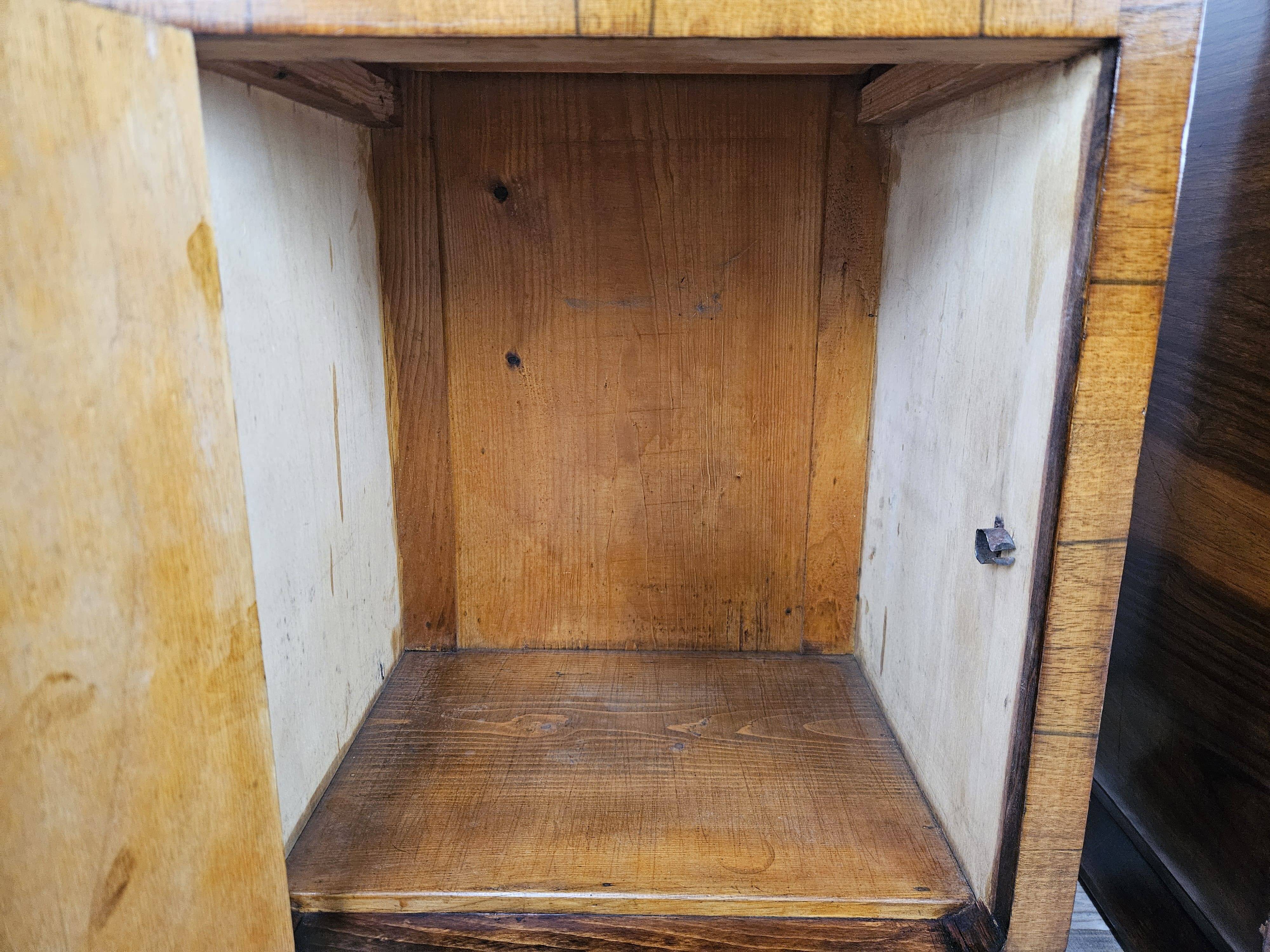 Art Decò walnut bedside tables with door and drawer