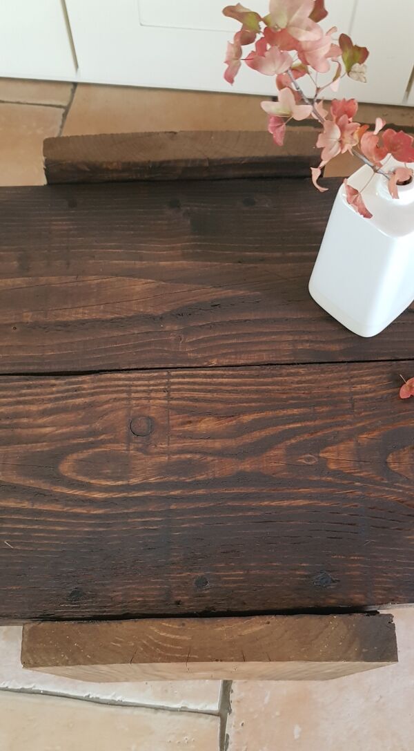 Table basse primitive tripode