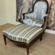 Méridienne, chaise longue style Louis XVI en noyer avec repose-pieds, XIXème s.