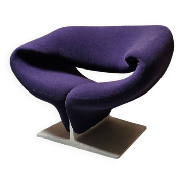 Artifort Ribbon chair designed by Pierre Paulin in 1960.