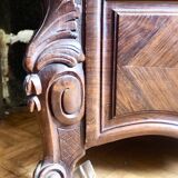 Mirror cabinet with pediment