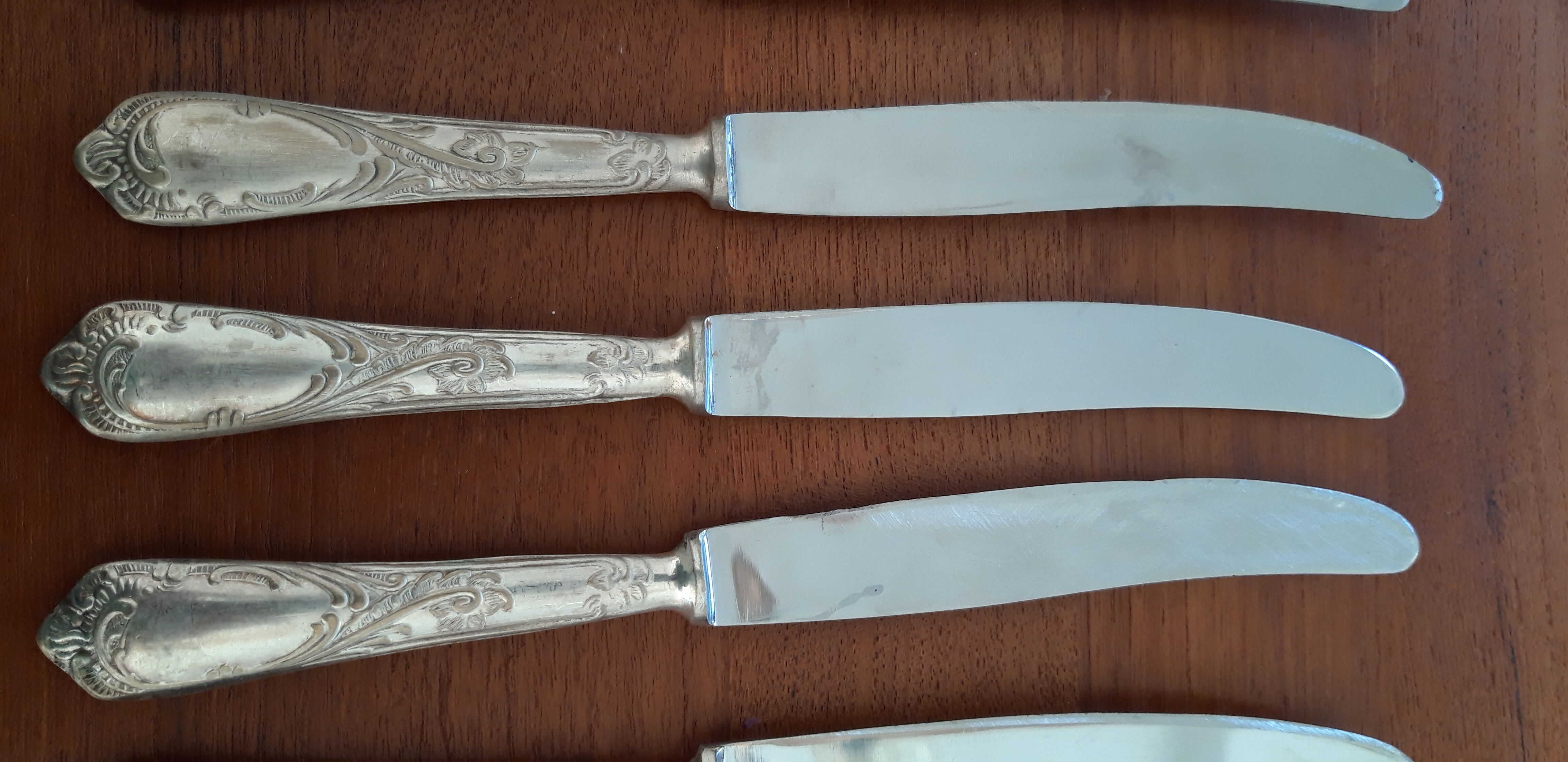 Set of silvered metal cutlery 1/1000th