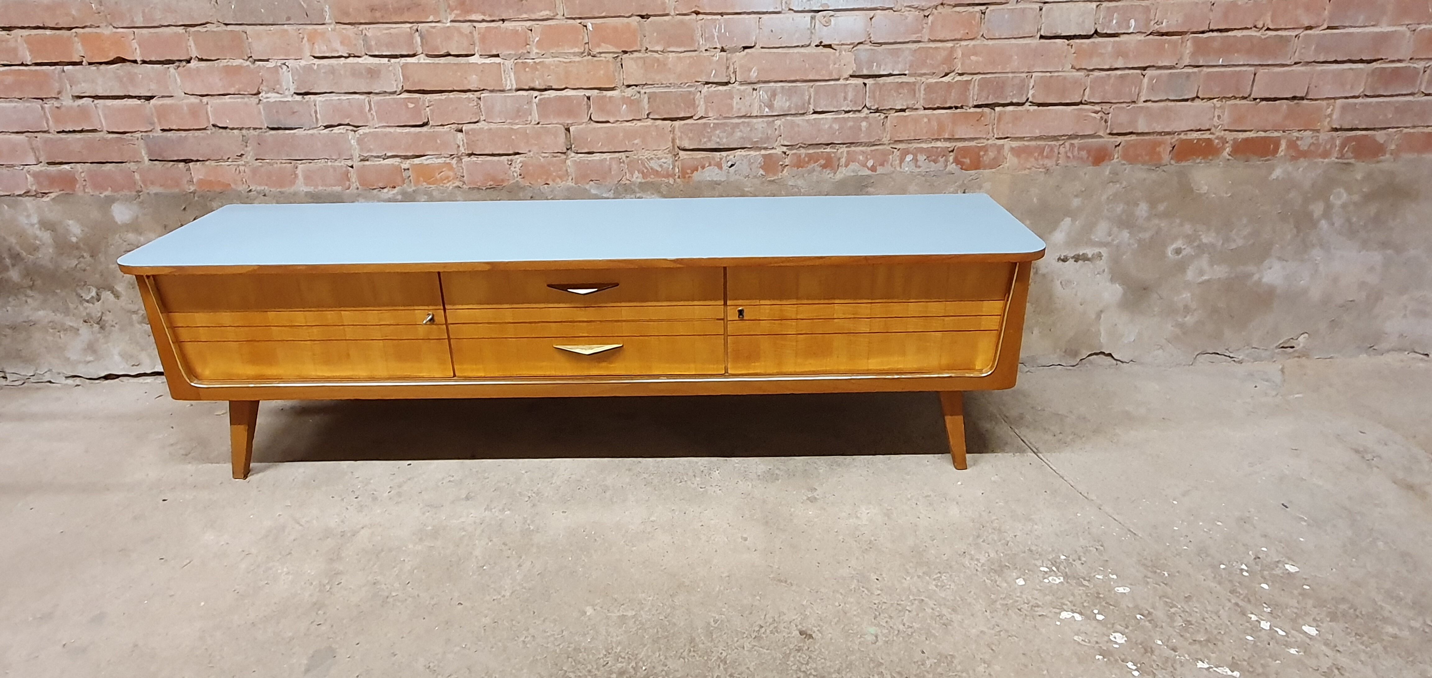 Lowborard row of the 60s"