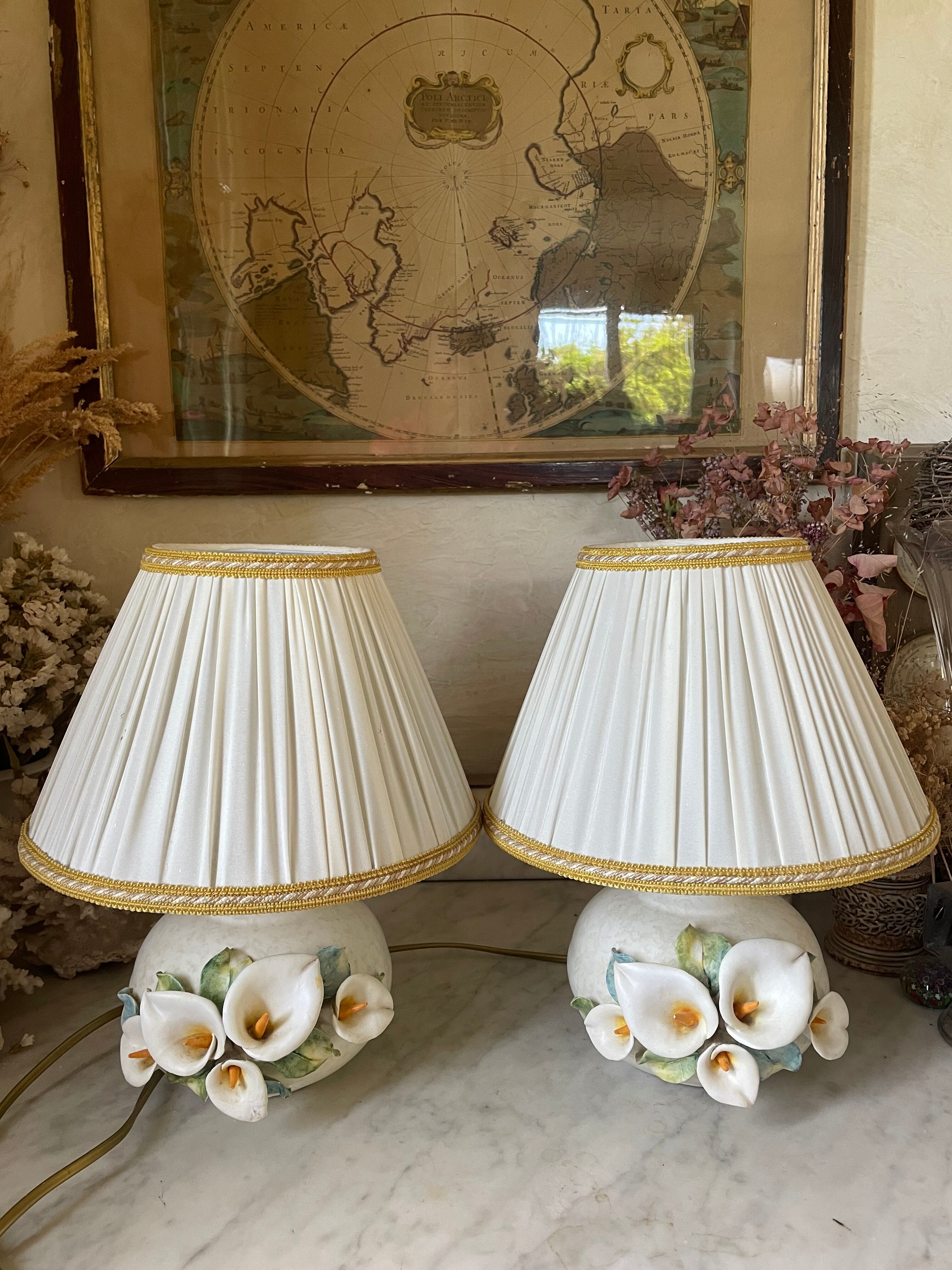 Pair of bedside lamps, vintage floral ceramic by Nazareno Picciotti, Deruta Italie
