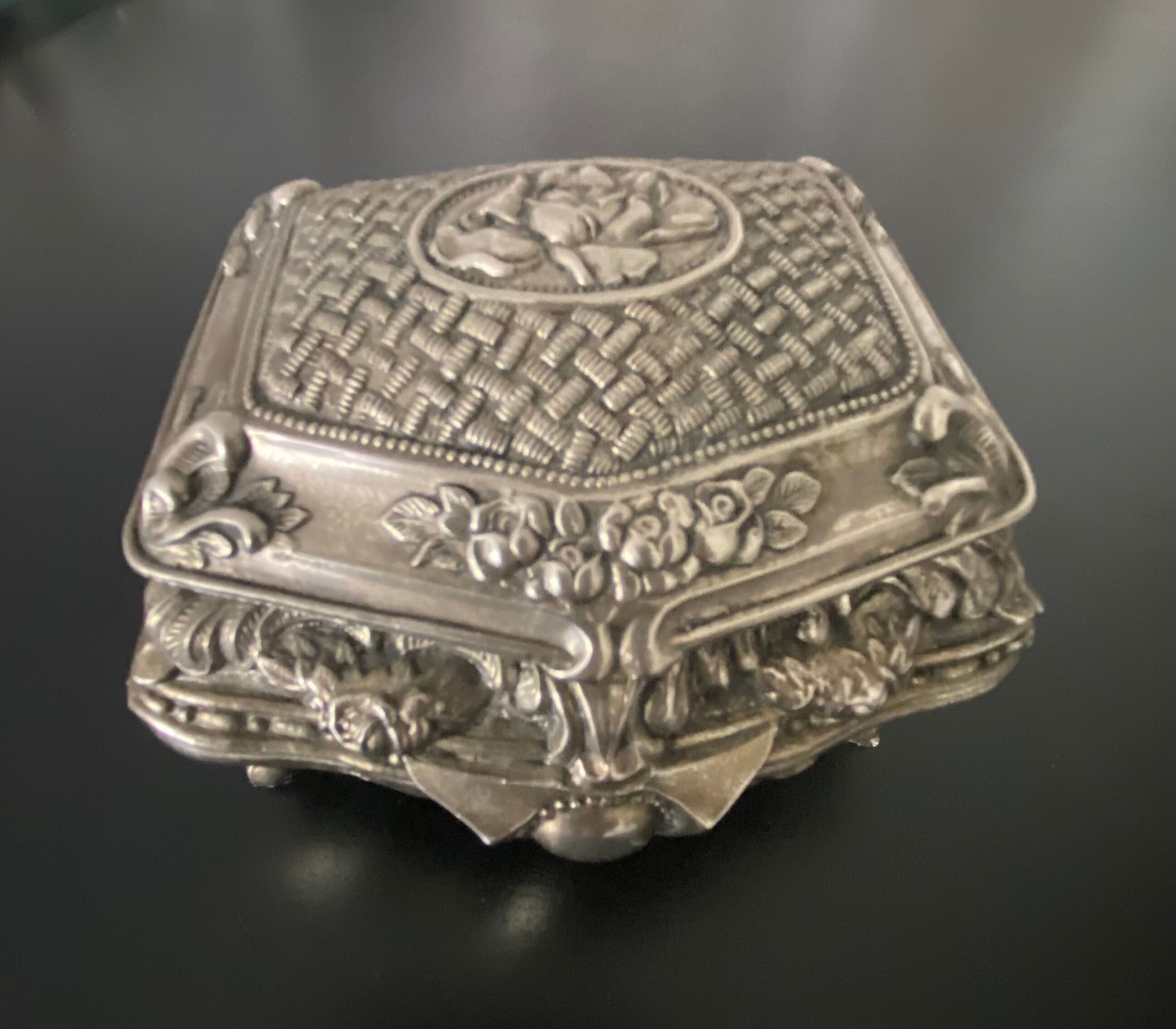 1 silver metal jewelry box