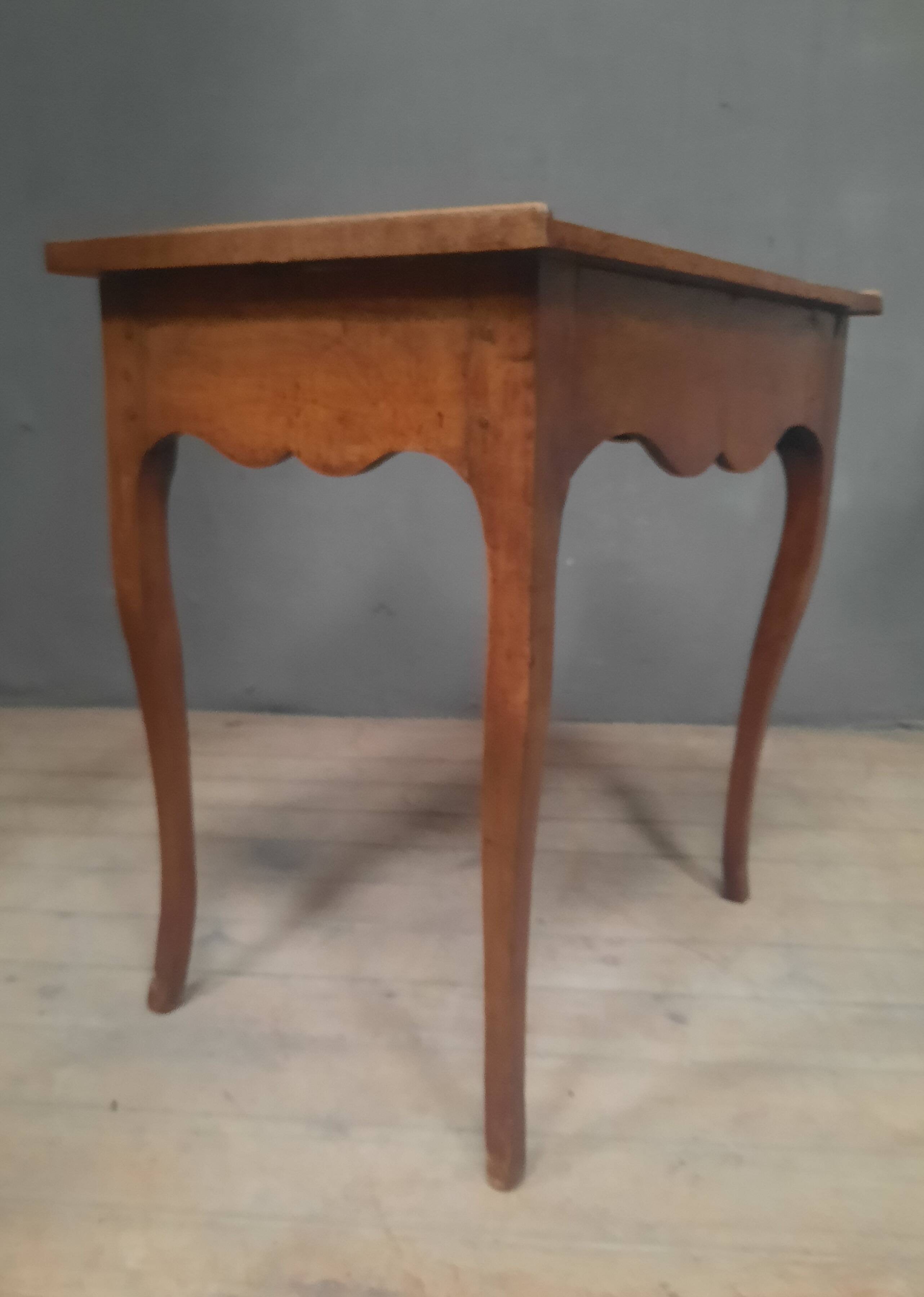 Table d'appoint d'époque Louis XV