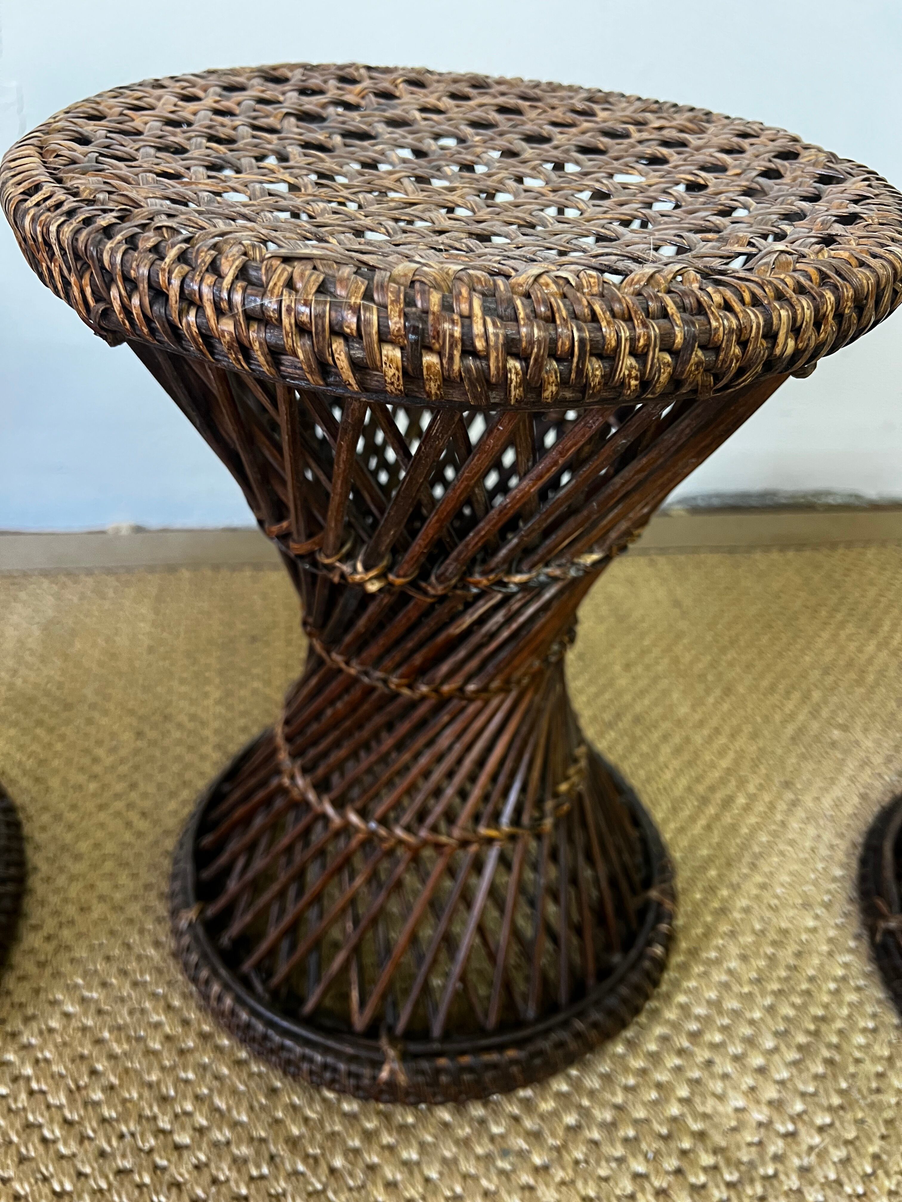Tabourets "tam tam" en rotin/ osier
