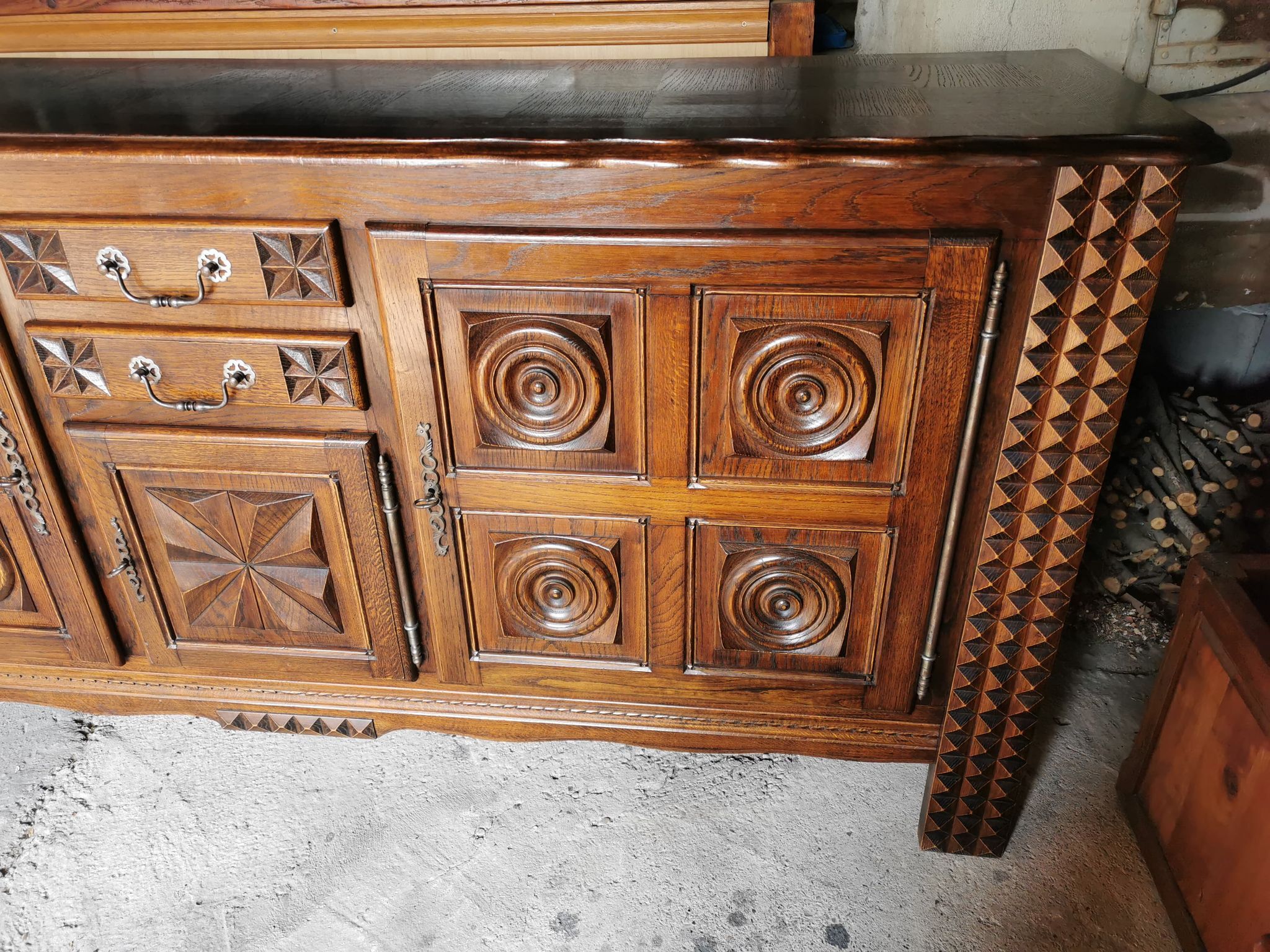 Basque-style enfilade