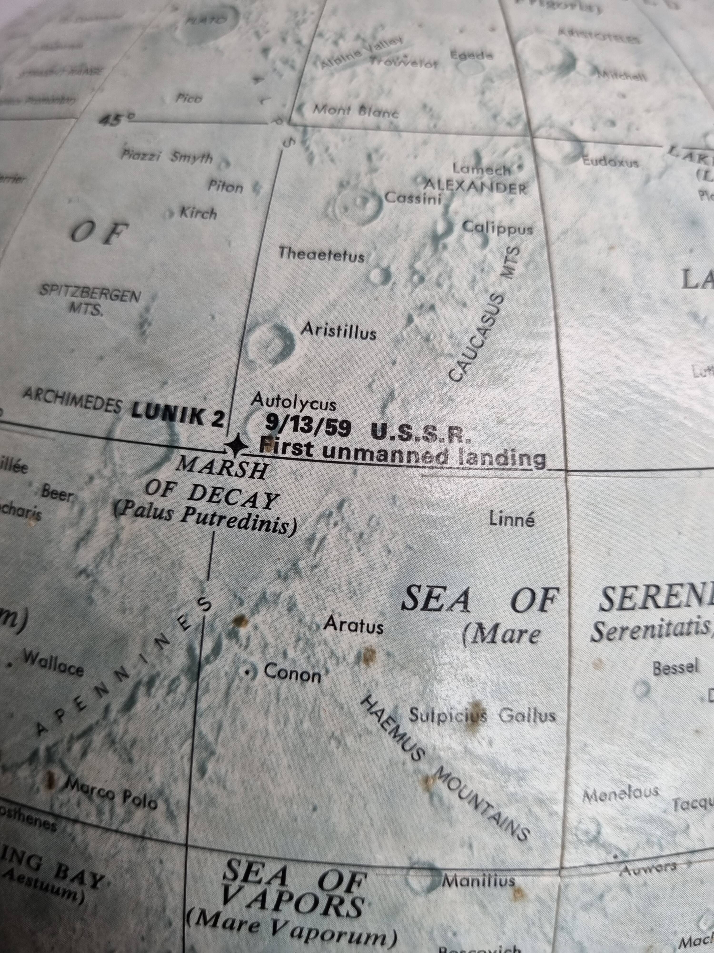 Vintage lunar globe made in u.s.a., 30 cm on base