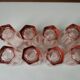 Lot de 8 verres roses en verre moulé vintage