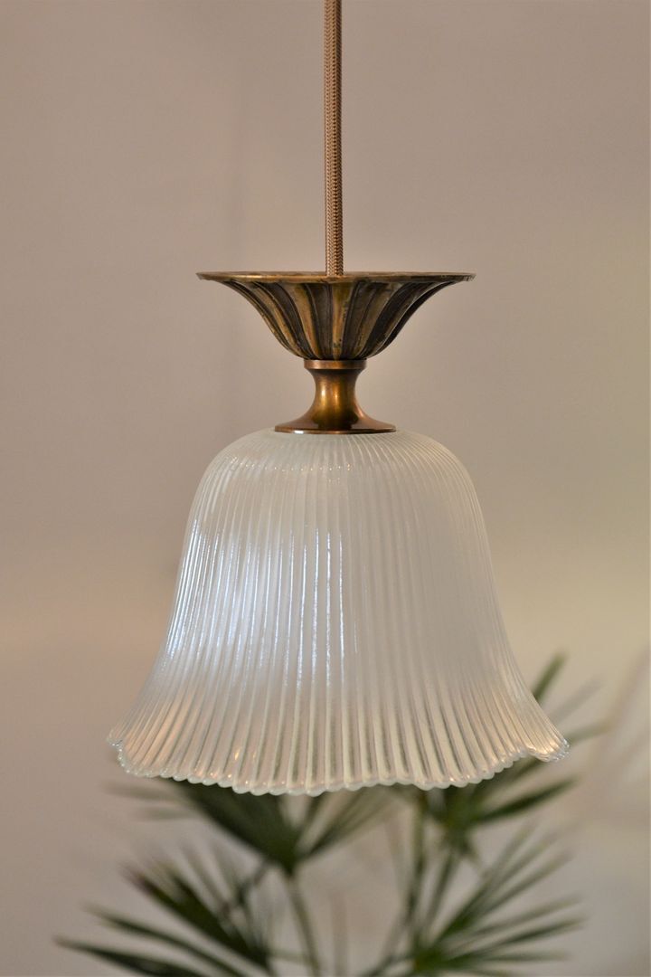 Suspension en verre strié et métal doré