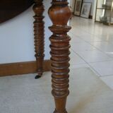 Mid-19th-century walnut round table with shutters, flaps