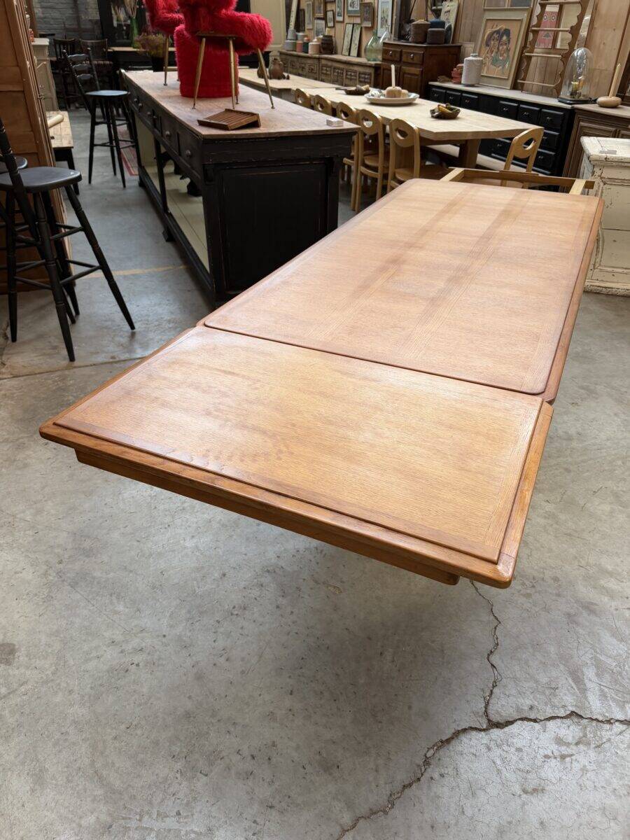 Table à rallonges Guillerme et Chambron pour « Votre maison »