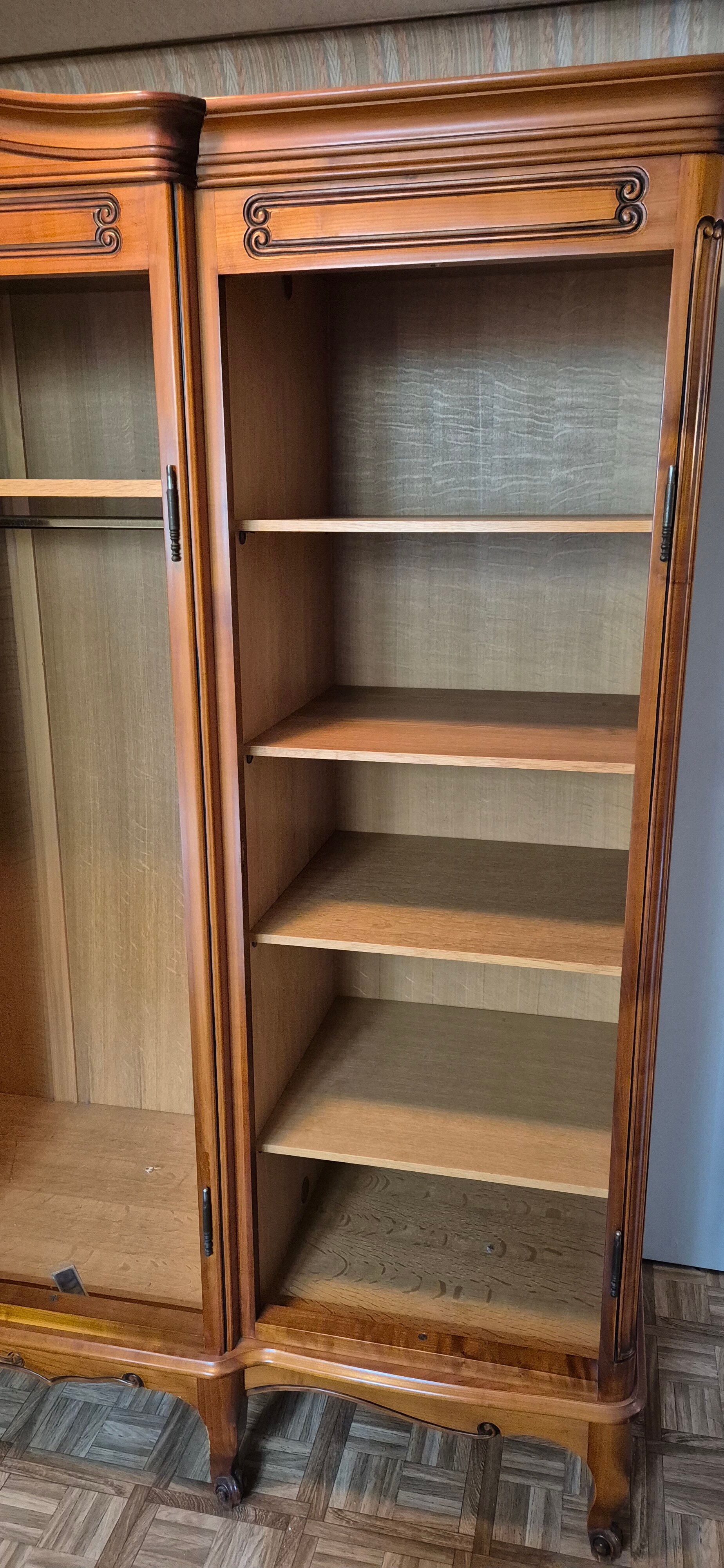 Wardrobe with 4 doors