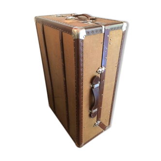 Wardrobe travel 48 h, 1900