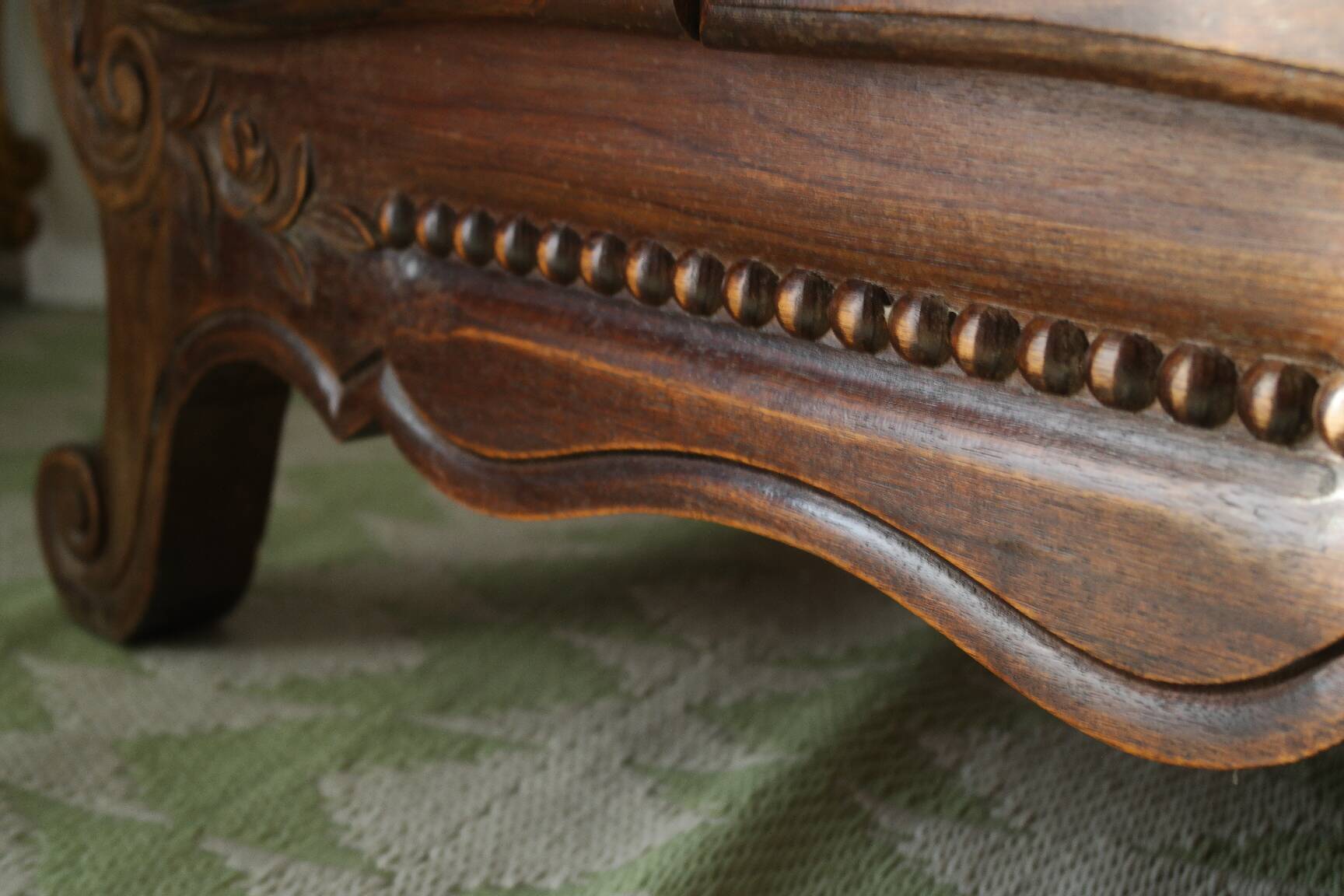 Curved display cabinet in solid walnut, mid-20th century.