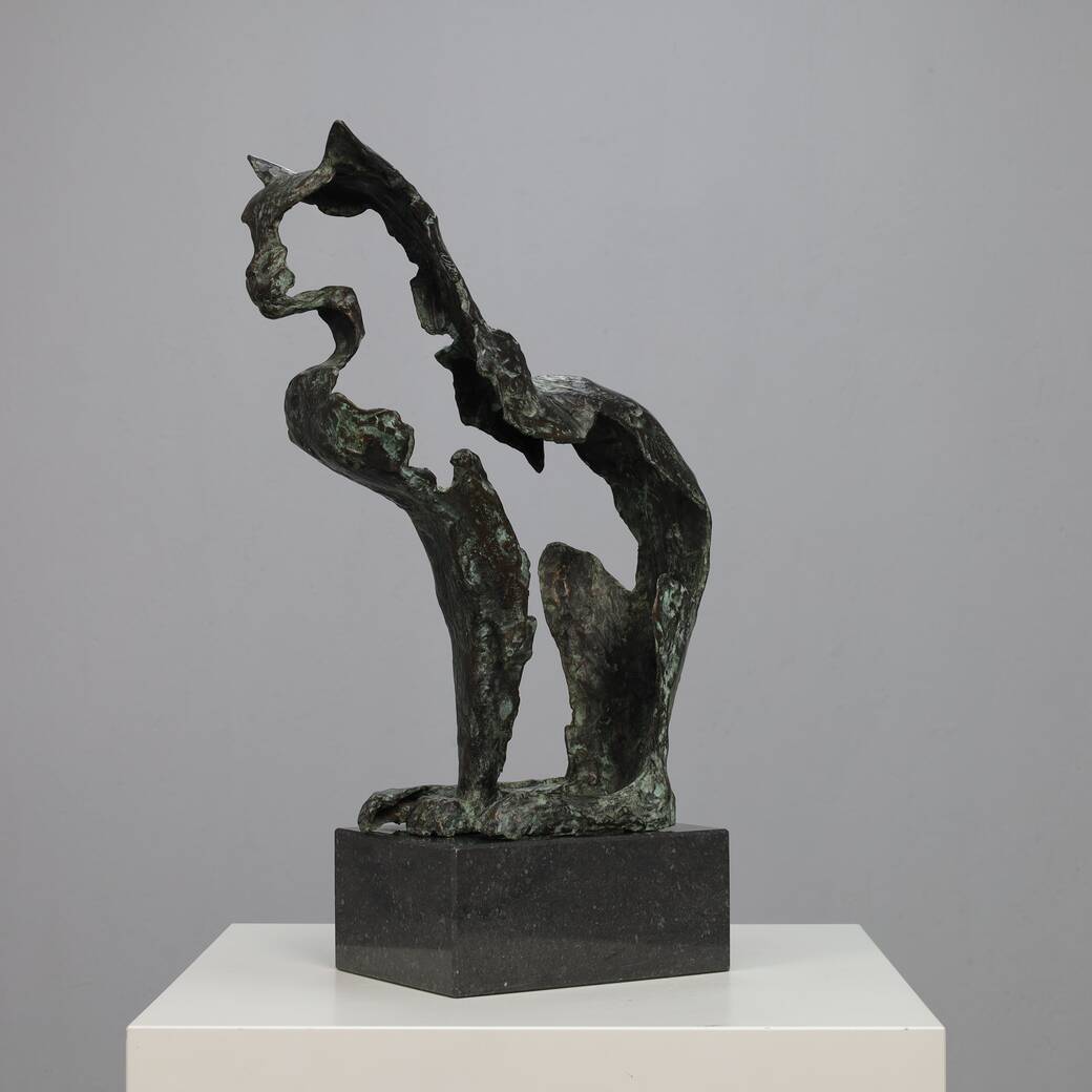 Artistic Sculpture in Bronze – Majestic Cat