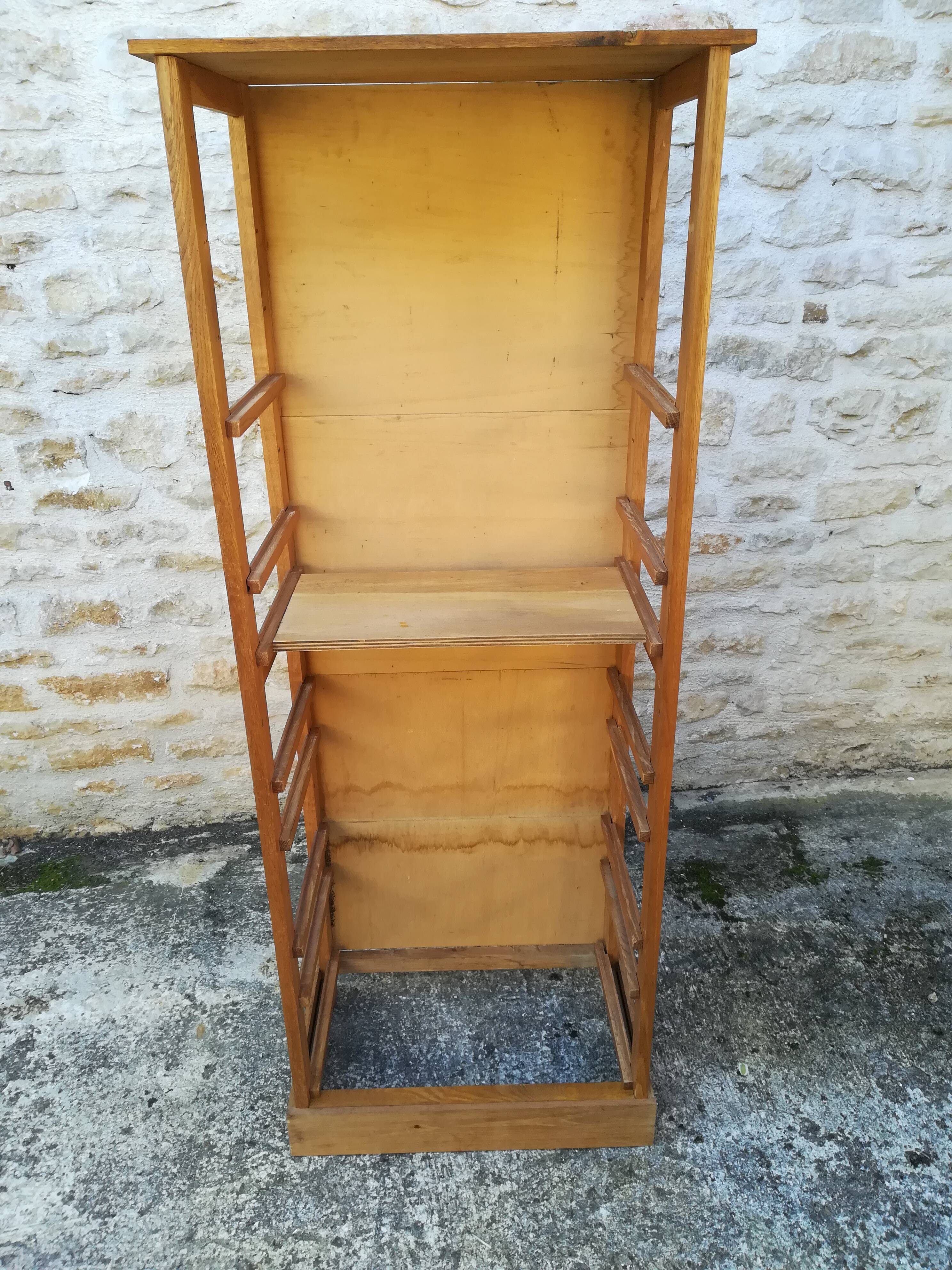 Craft furniture has drawers