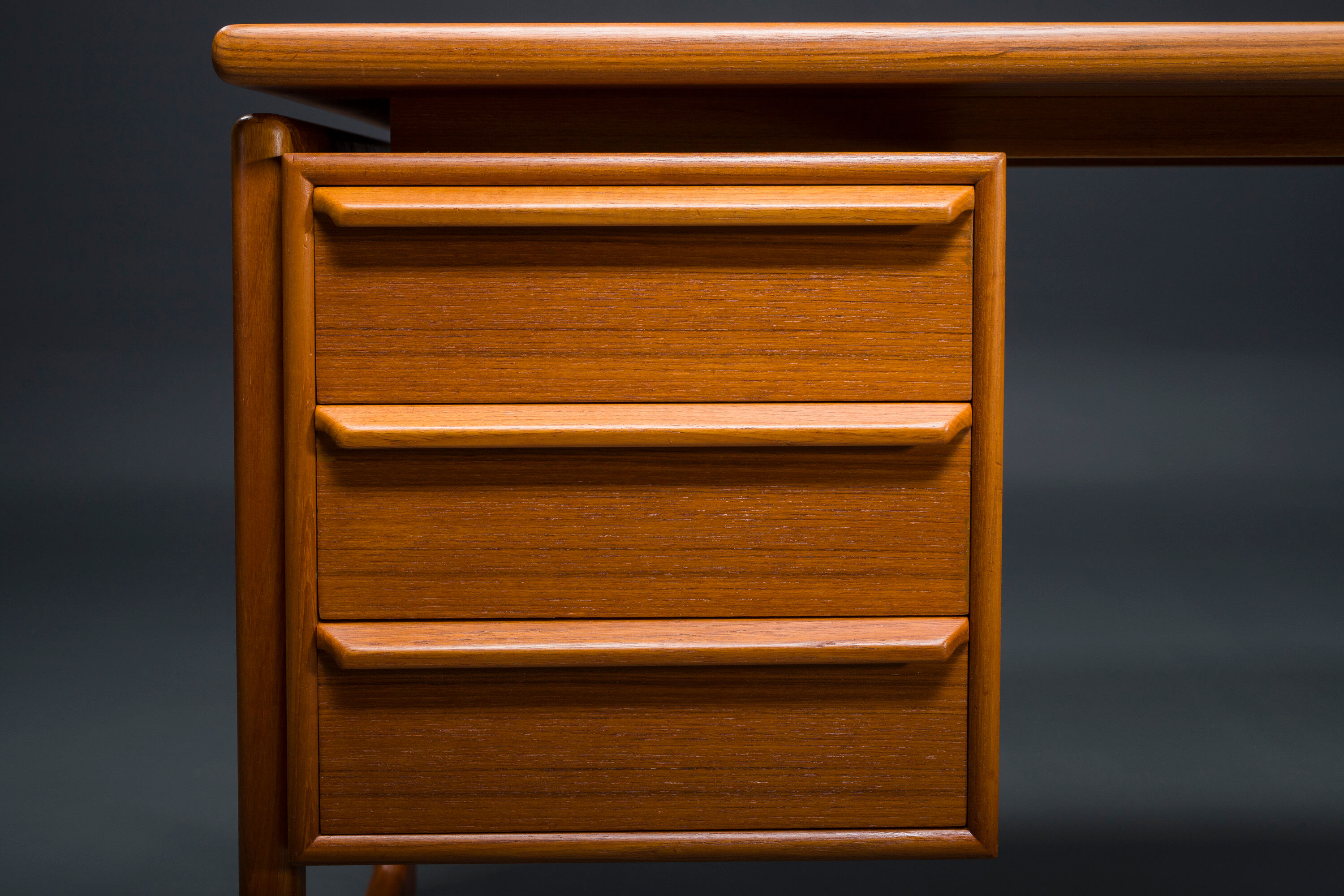 Mid-Century Teak Freestanding Desk from GV Møbler, 1970s