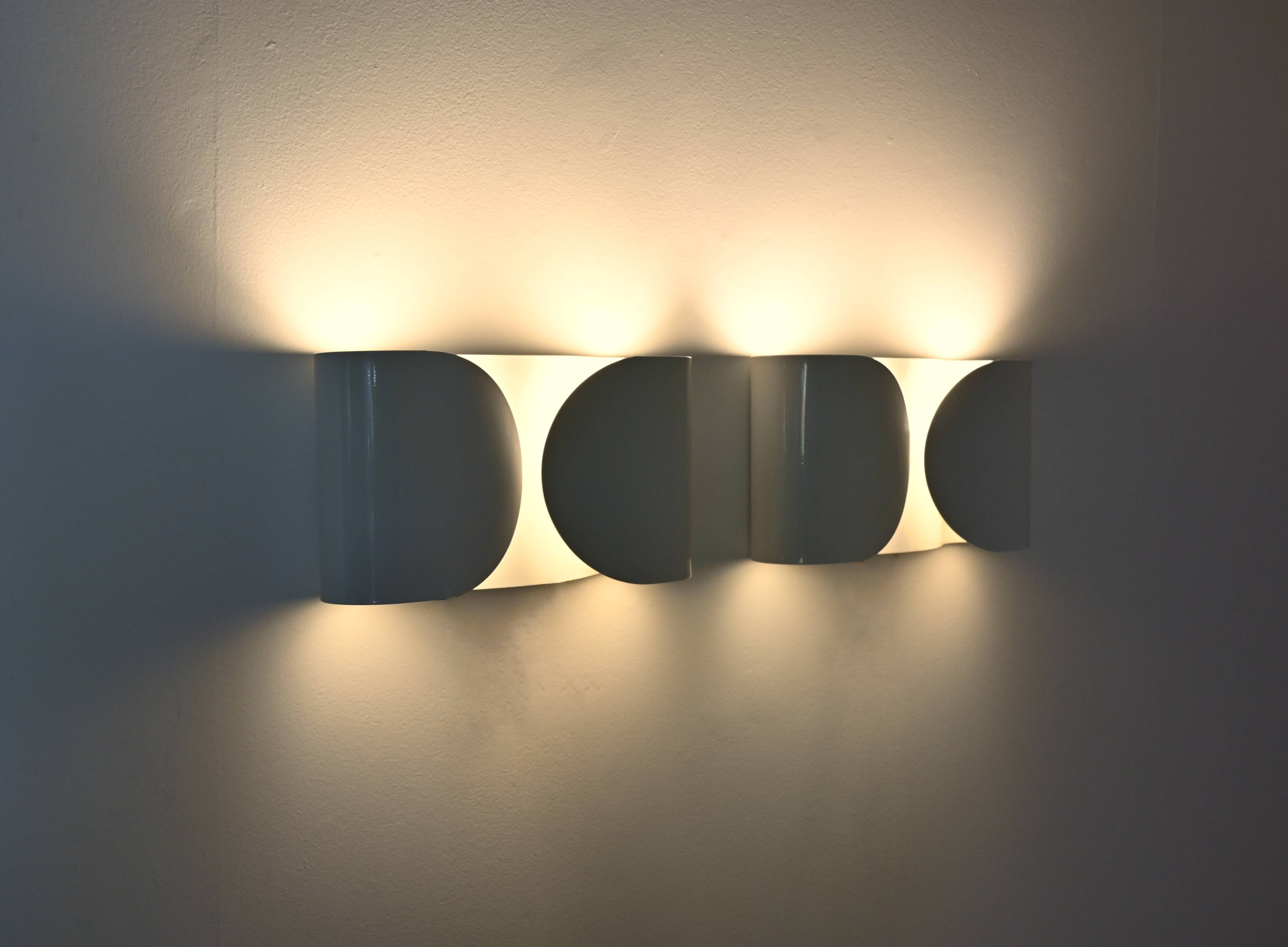 White "Foglio" wall lights by Tobia & Afra Scarpa for Flos, 1960s.