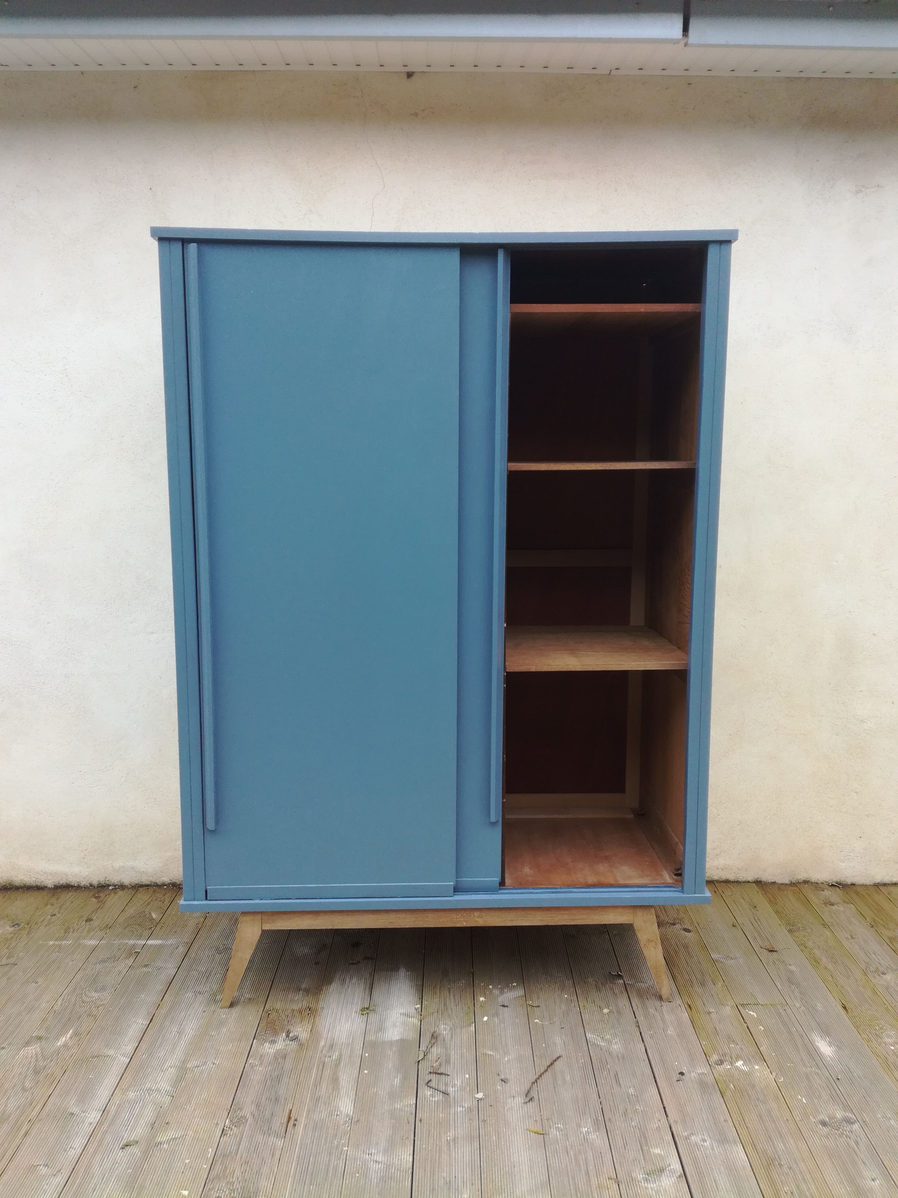 Compass foot wardrobe