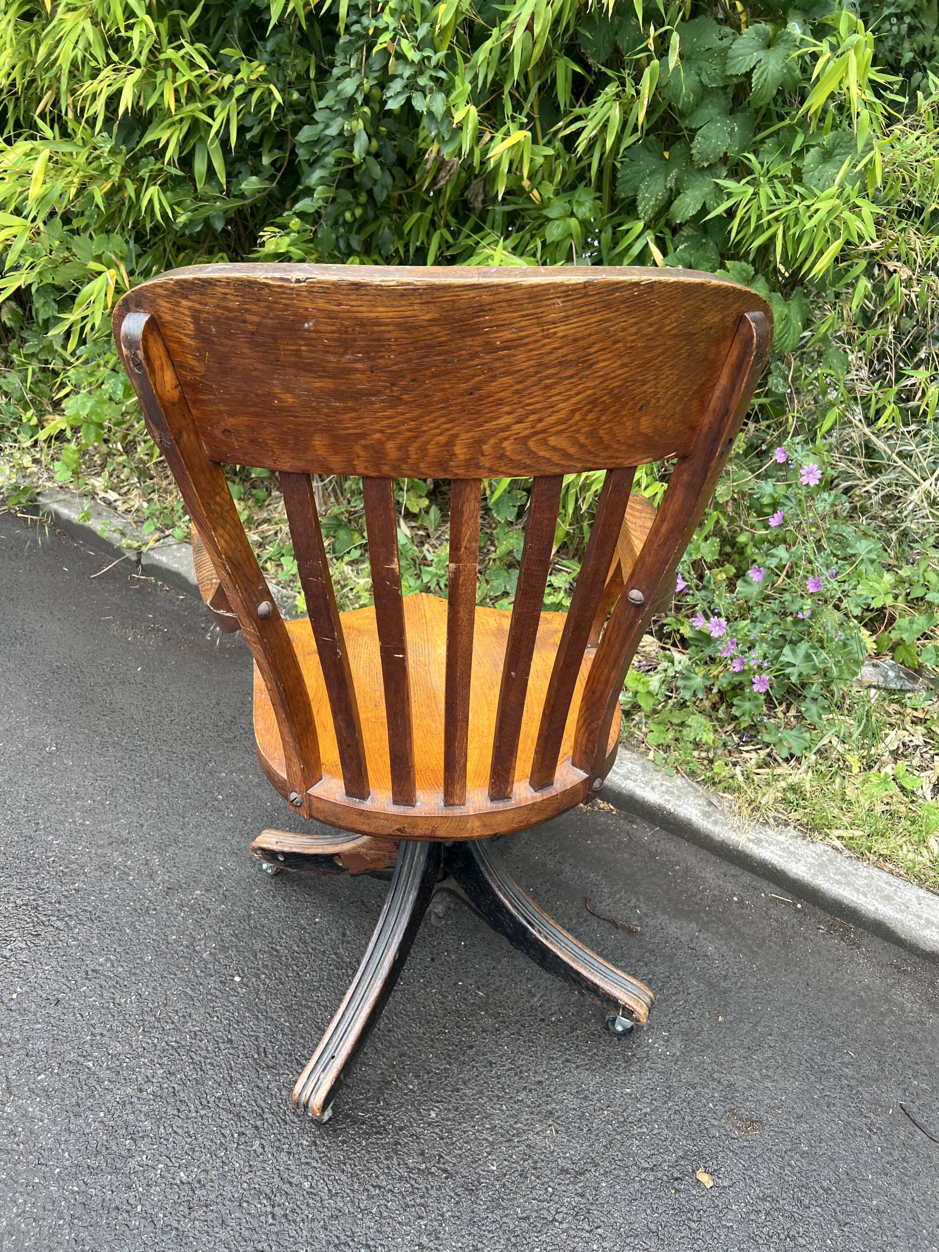 Fauteuil de bureau vintage pivotant – chêne et piètement tripode