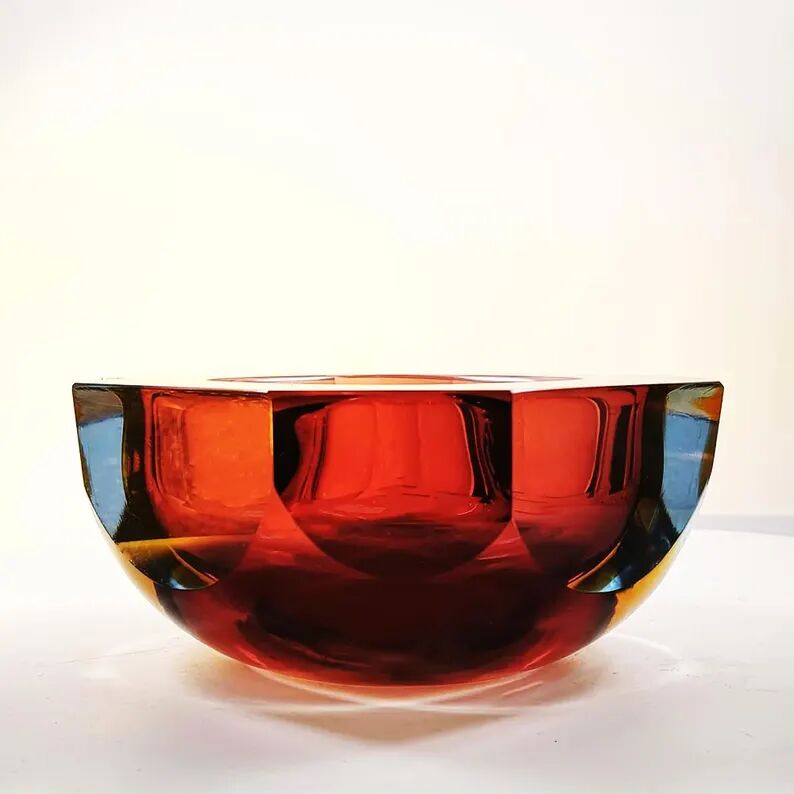 1960s Octagonal Multi-faceted Ashtray in Uranium Murano Glass
