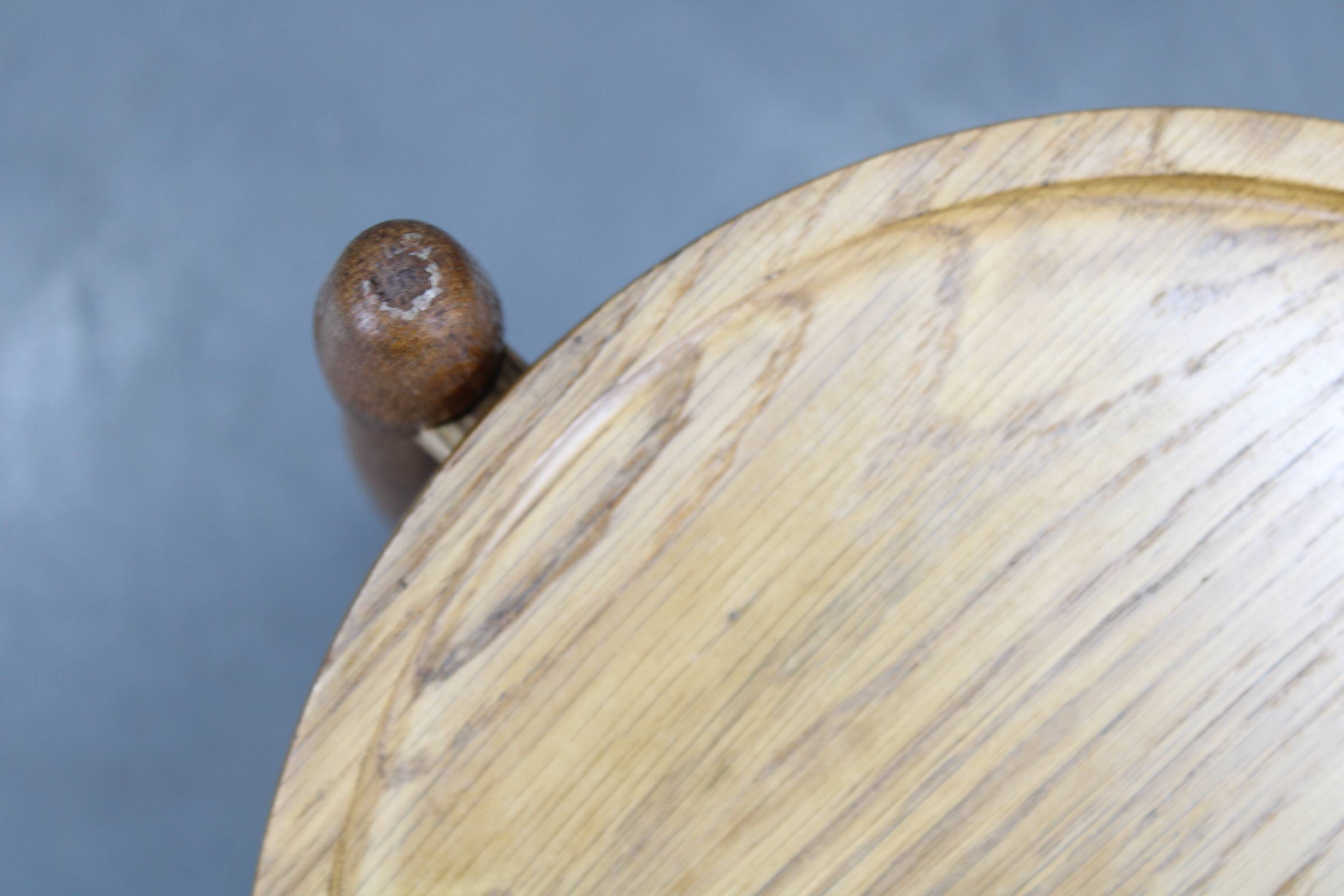 Table d'appoint danoise en chêne massif des années 1960 par Arne Basse pour Knabstrup