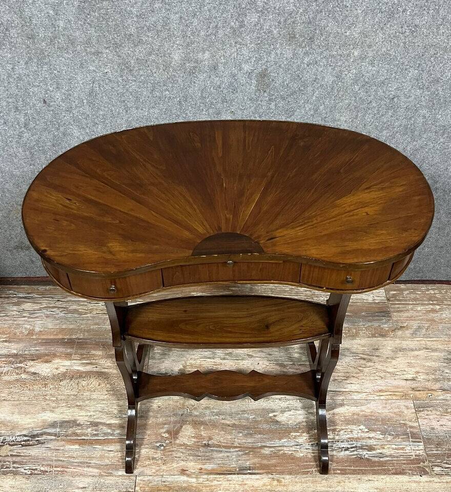 Kidney-shaped ceremonial table with fan-shaped marquetry top, Louis XVI style, circa 1900