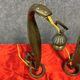 Paire de lampes cobra en bronze doré