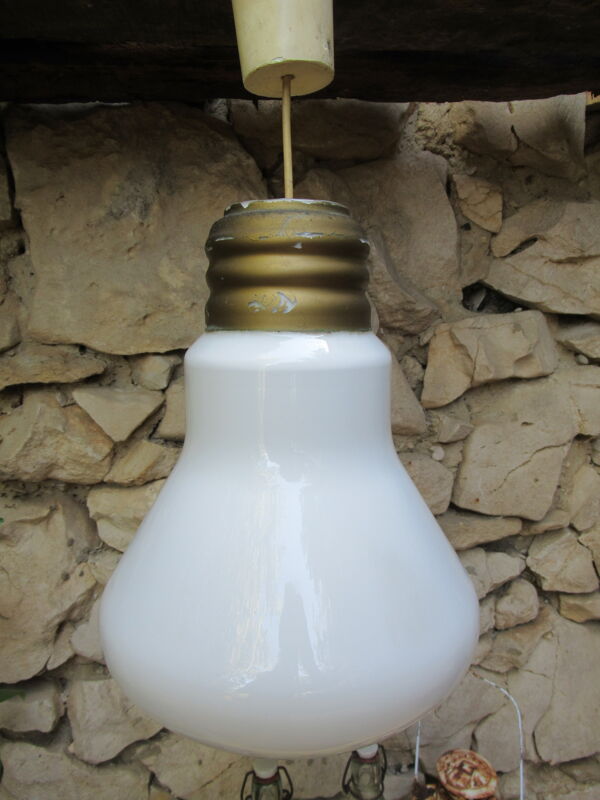 Suspension lampe ampoule verre opaline du style bulb de ingo maurer vintage
