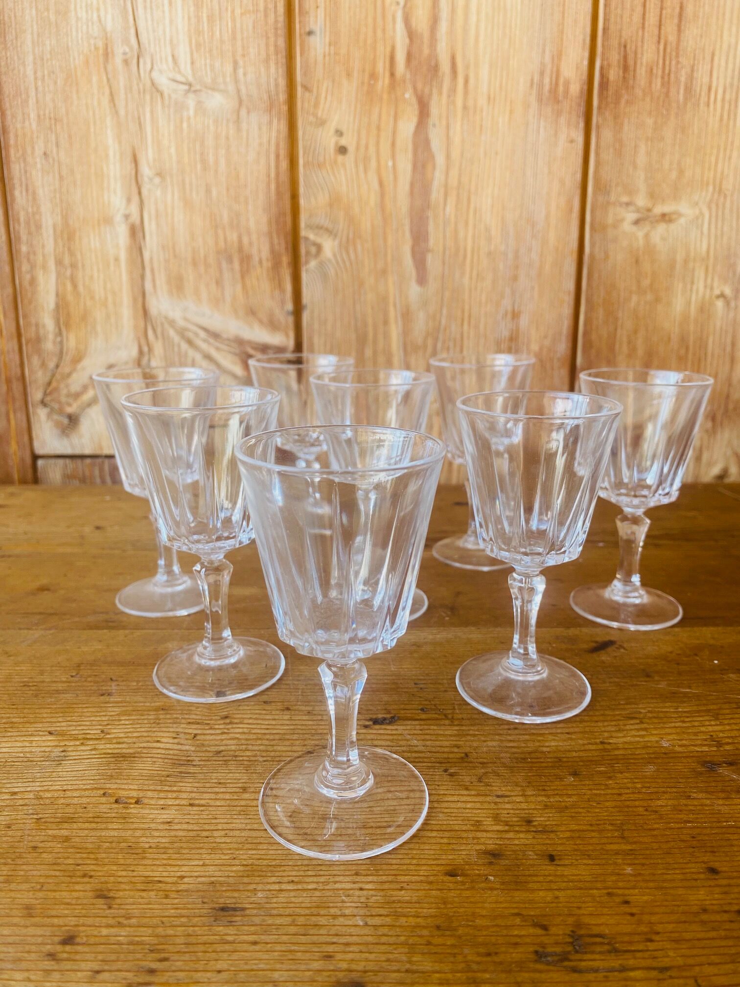Set of 8 small glasses on foot in transparent glass