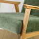 Fauteuil classique en bois clair structurel vert olive