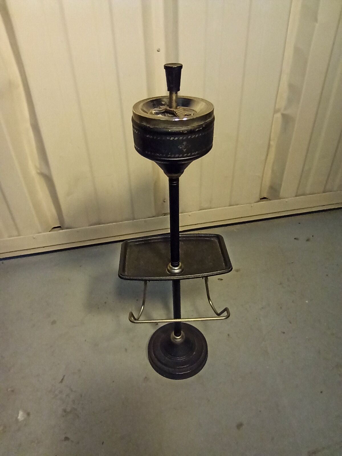 Magazine holders documents on foot ashtray