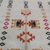 Tapis blanc à motifs berbères fait main en laine