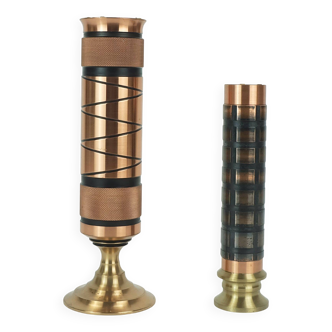 ensemble de 2 vases modernes en cuivre et laiton sur pied du milieu du siècle, design minimaliste brutaliste, vase ikebana des années 1960