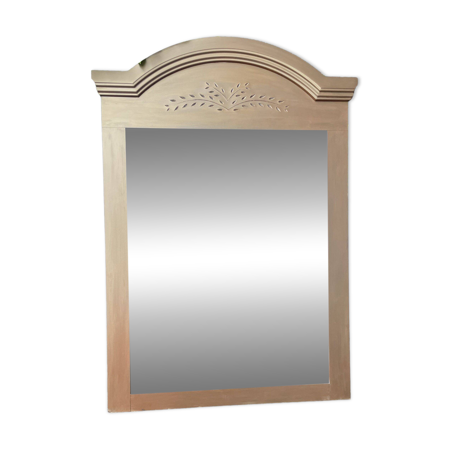 Golden mirror with wheat decoration