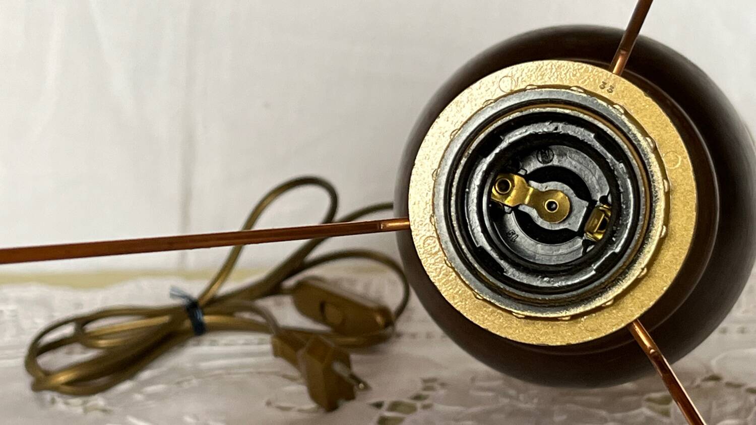 Vintage wood/metal table lamp