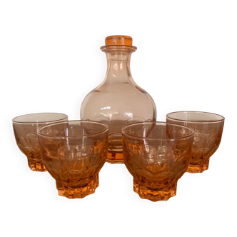 Ensemble carafe et verres à liqueur en verre rose années 50