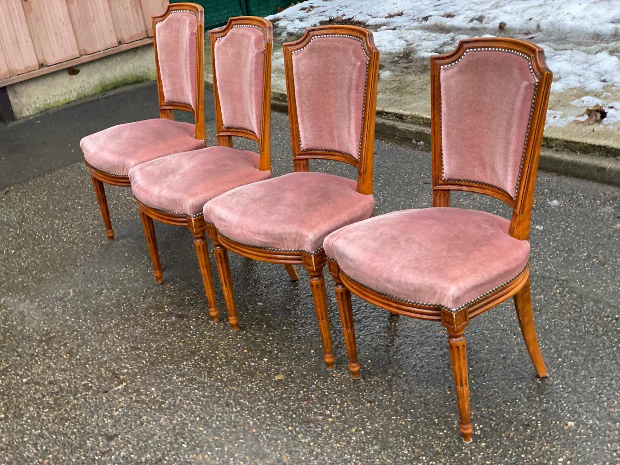 4 Louis XVI dining chairs in solid wood and pink velvet from the 20th century.