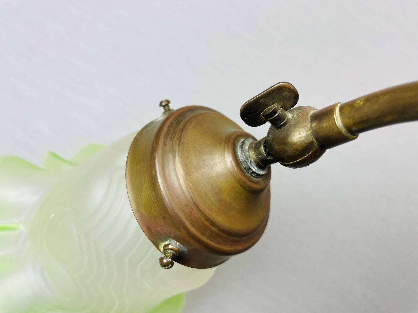 Portuguese 1930s green tulip glass table lamp