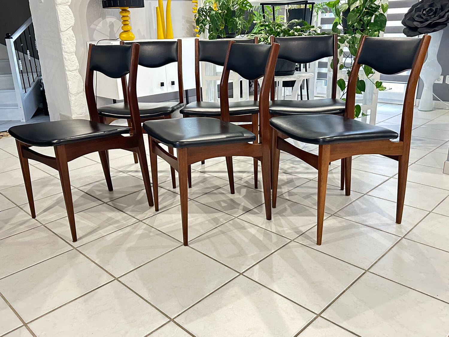 Set of 6 Scandinavian teak chairs, 1970s design.