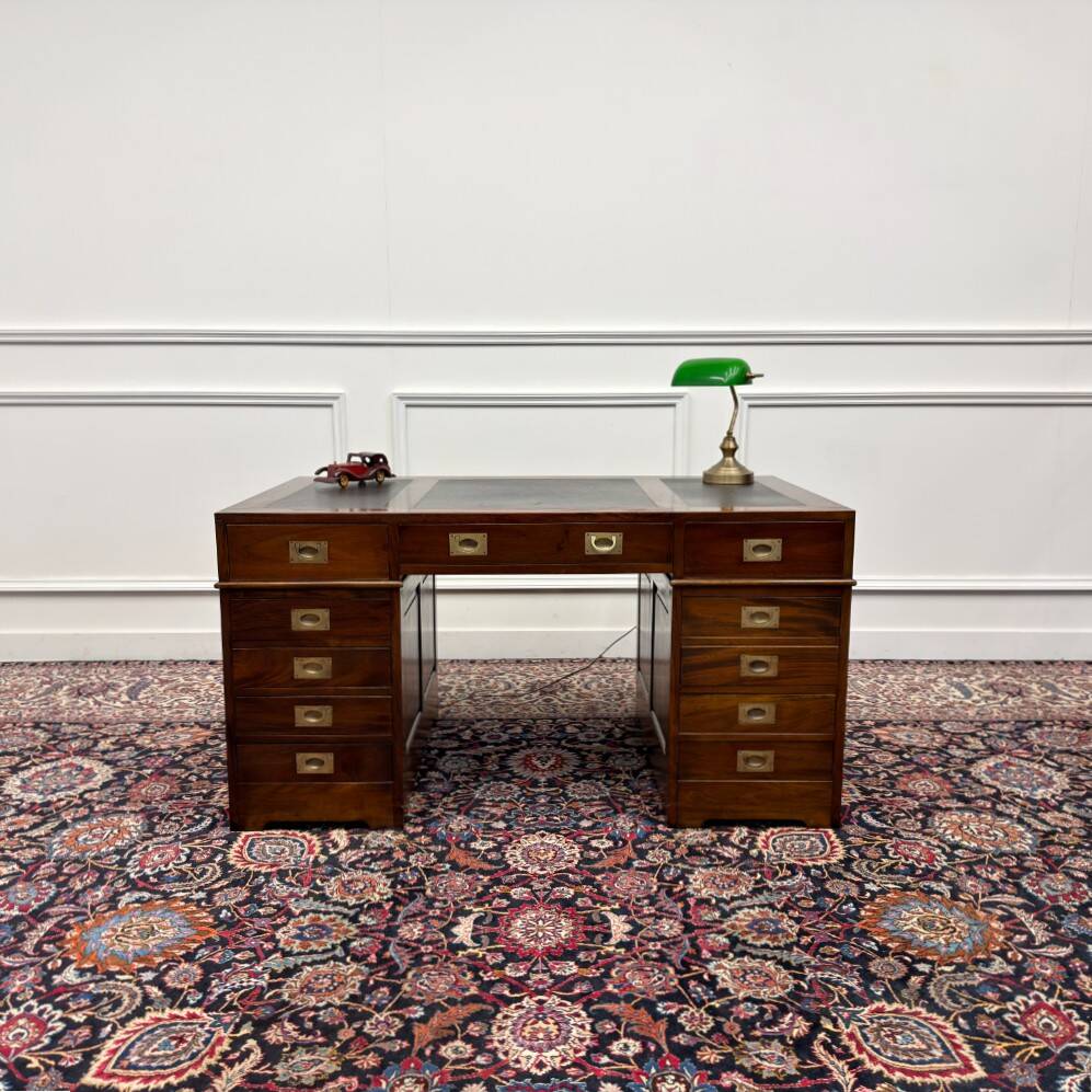 Bureau anglais classique avec cuir noir