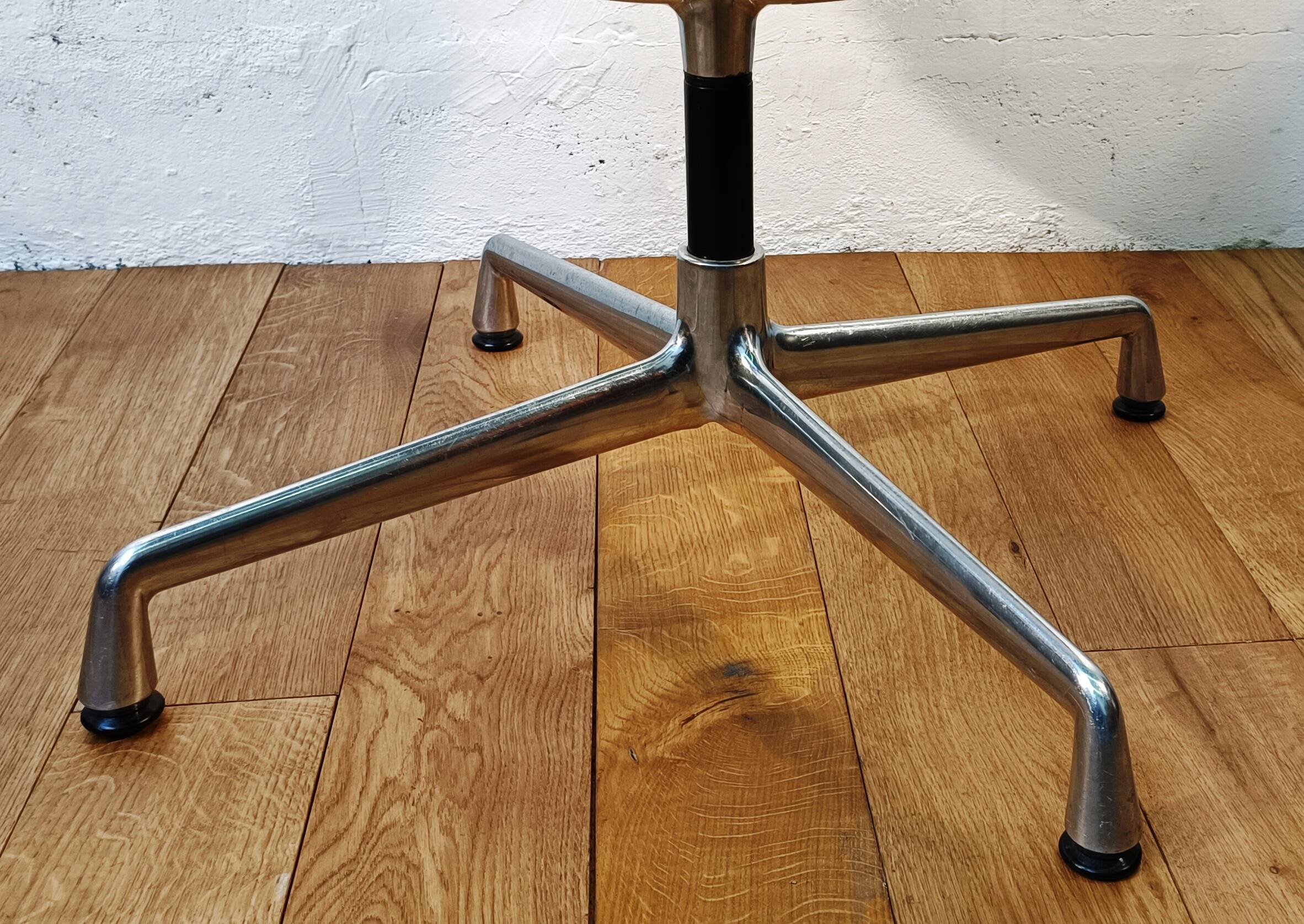 EA105 chair, Charles & Ray Eames