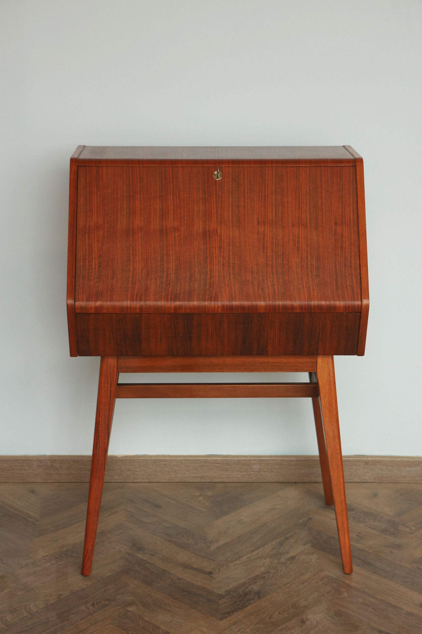 Secretary Beautility