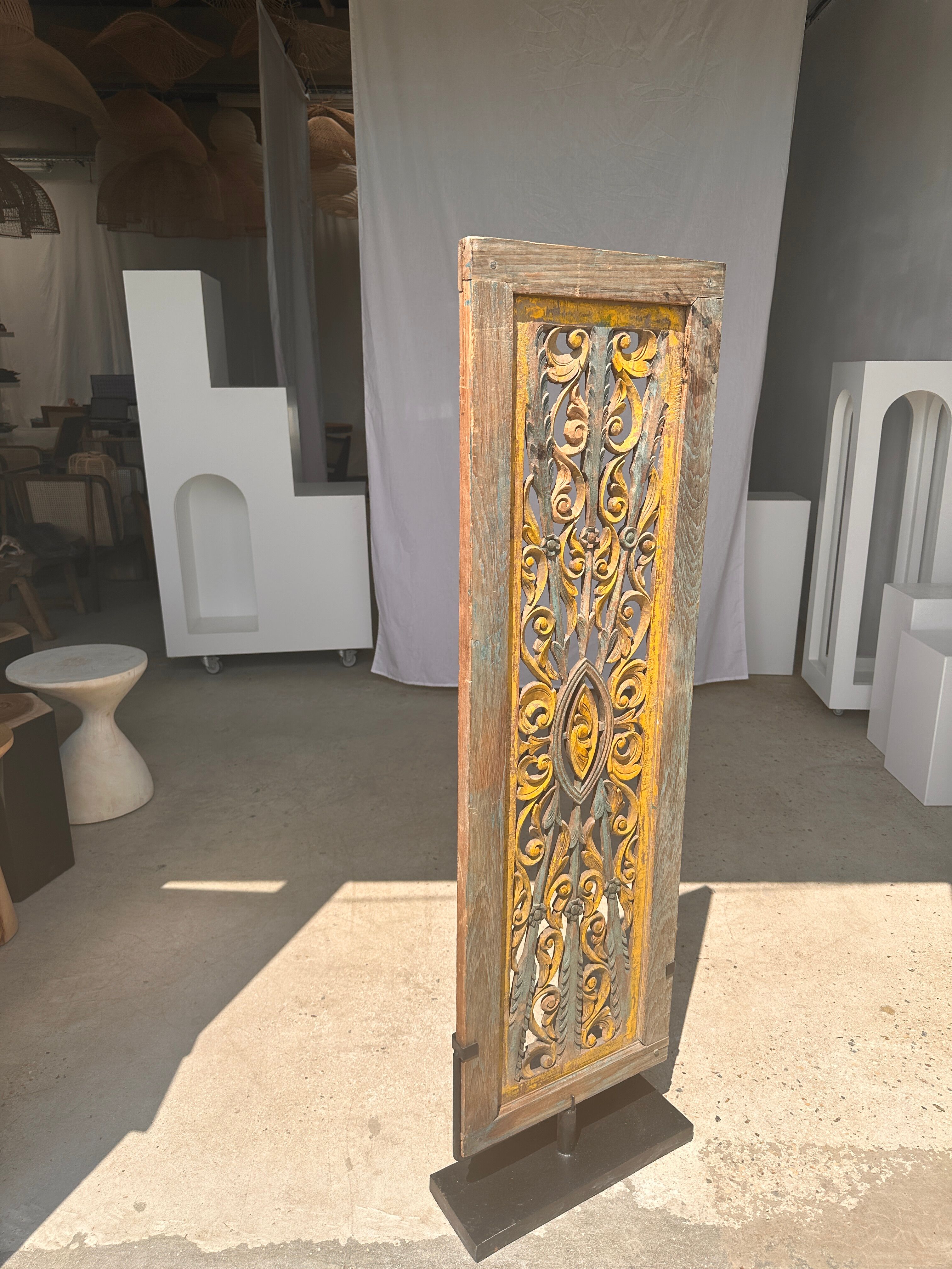 Rectangular Indonesian construction element with blue and yellow plant in carved wood