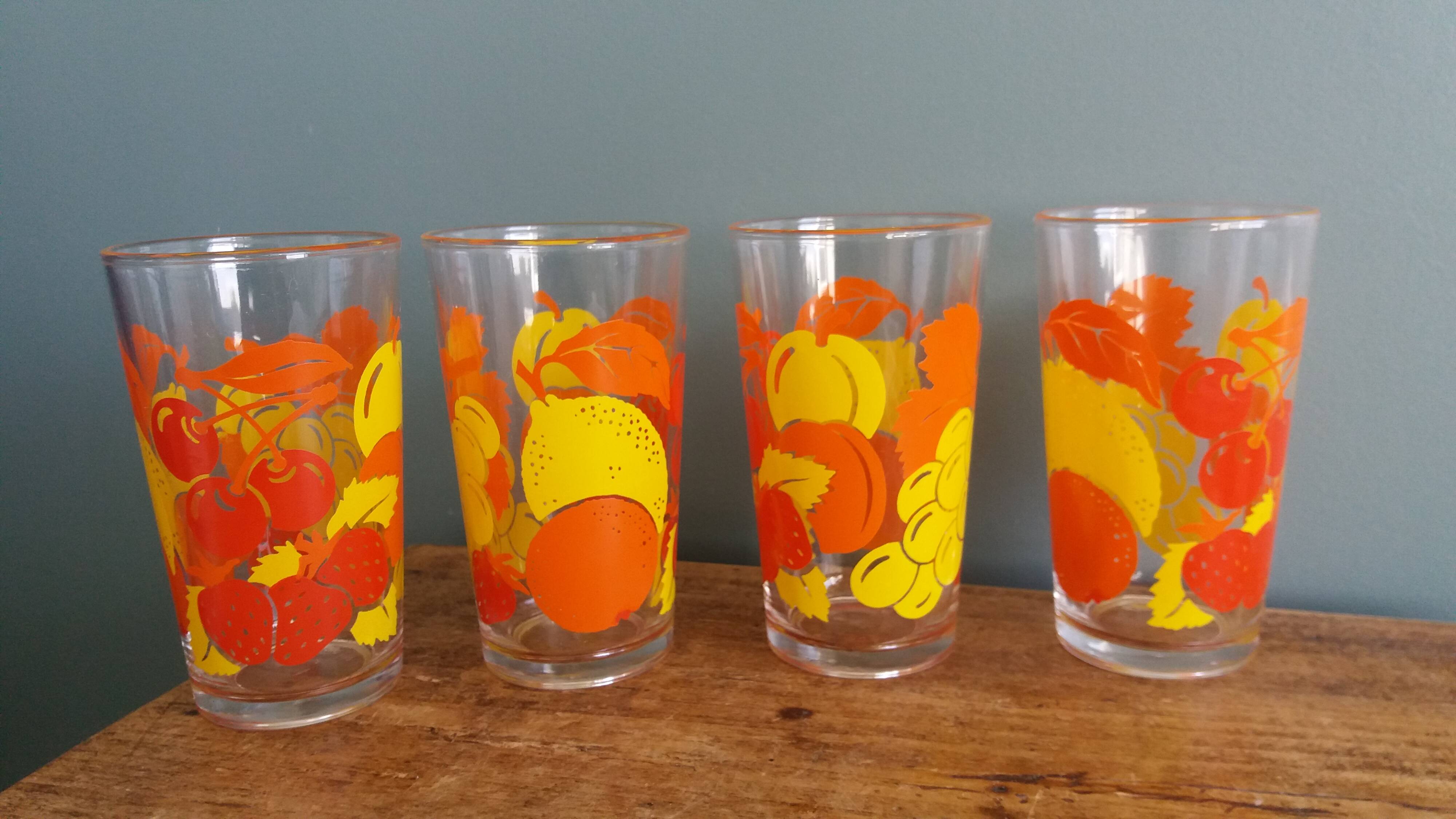 Verres vintage décorated with orange and yellow lemon fruits, Italy.