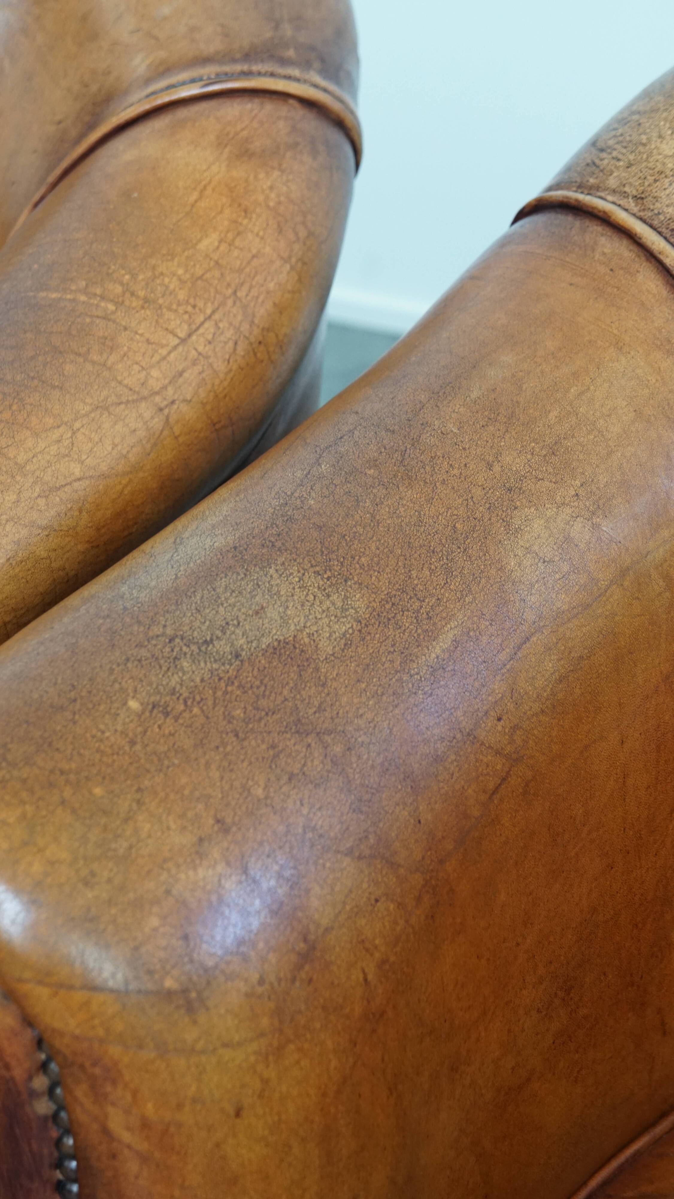 Set of 2 club chairs made of sheepskin leather