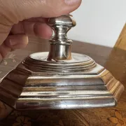 Paire de bougeoirs de style Louis XV